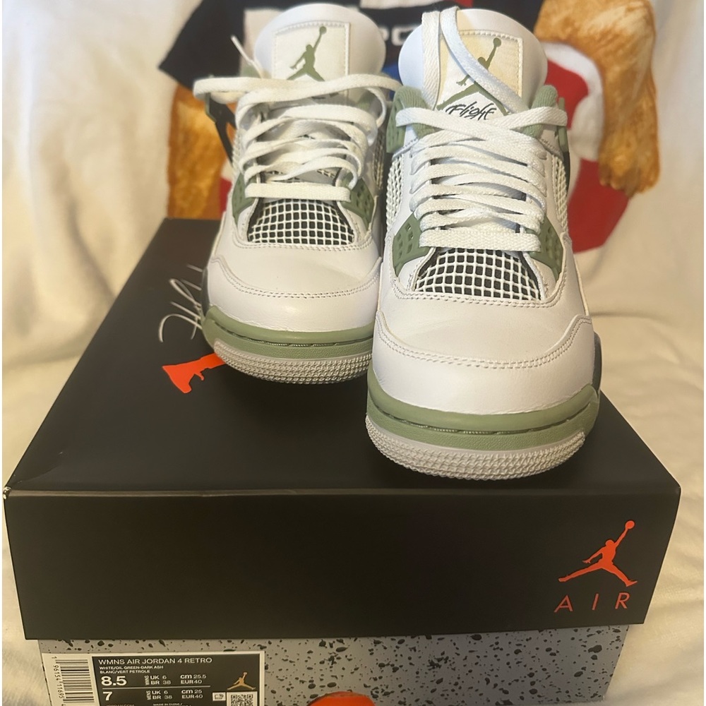 Jordan 4 Women’s Seafoam Sneakers. This is a women’s sneaker. Worn one time.
